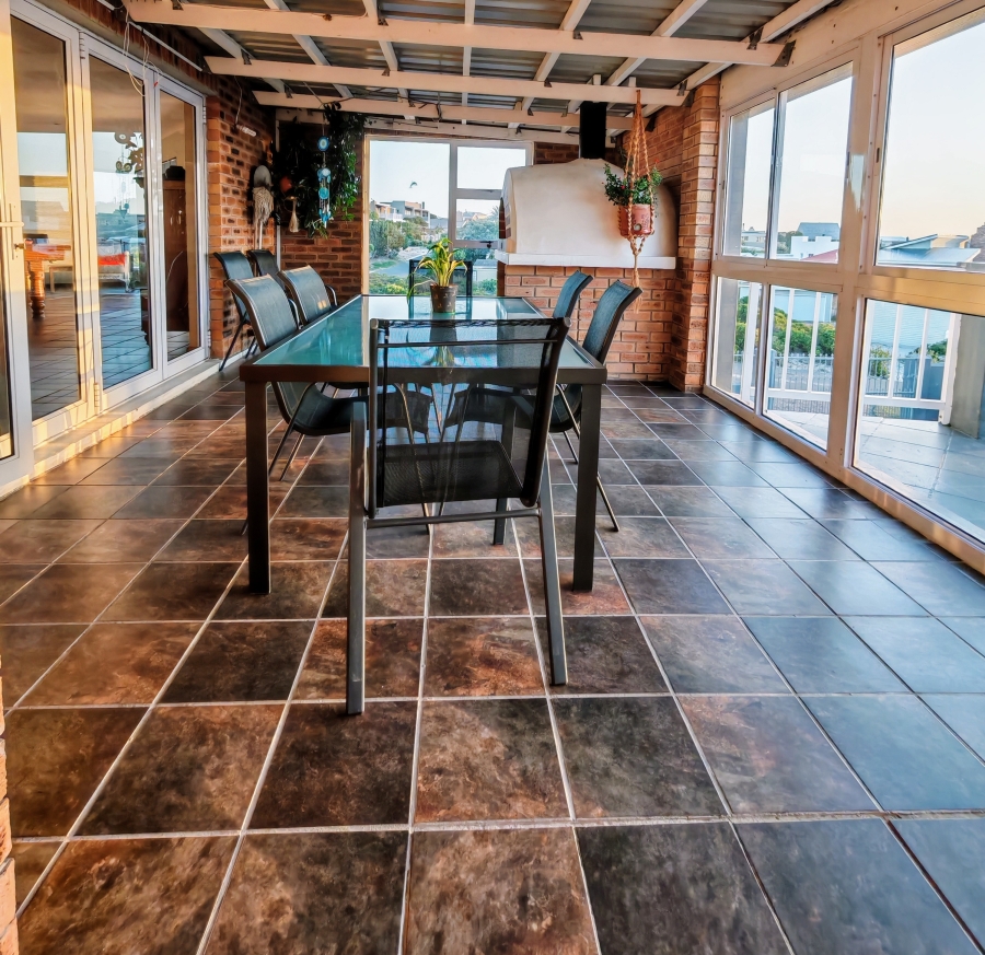 4 Bedroom Property for Sale in De Kelders Western Cape